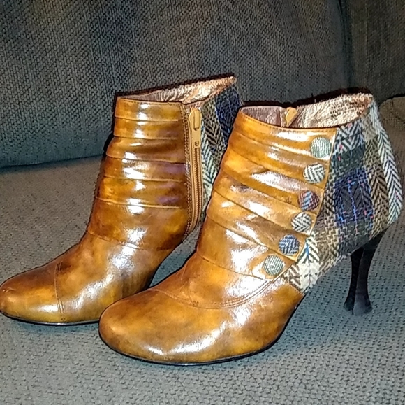 kenzie Shoes - Leather/Plaid Kenzie Castillo Booties Sz7